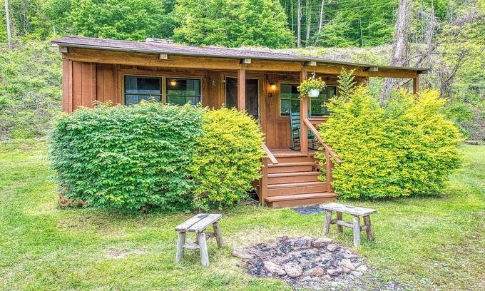 Maggie Valley Cabina | Fireside Cottage 3
