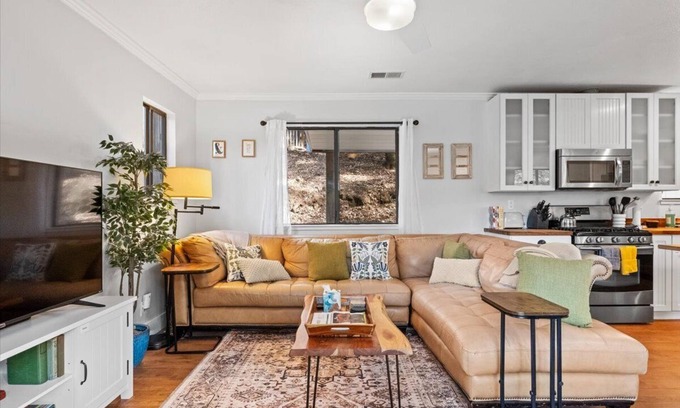 Glen Ellen Casa | Fireside Sips & Oak Dreams in Sonoma Valley