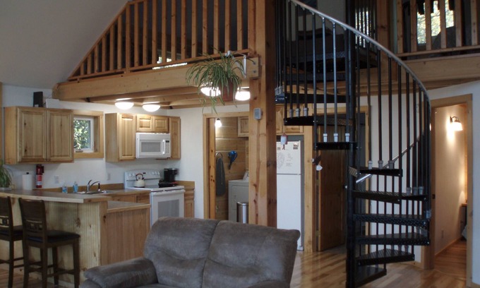 Sutton-Alpine Cabina | Fireweed Guesthouse! Relaxation with a view. Cannabis and pet friendly!
