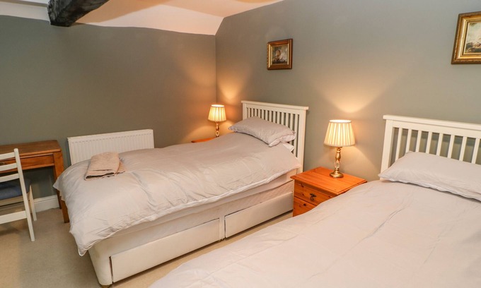 Bedale Cabaña | FIRKIN COTTAGE, pet friendly, character holiday cottage in Bedale