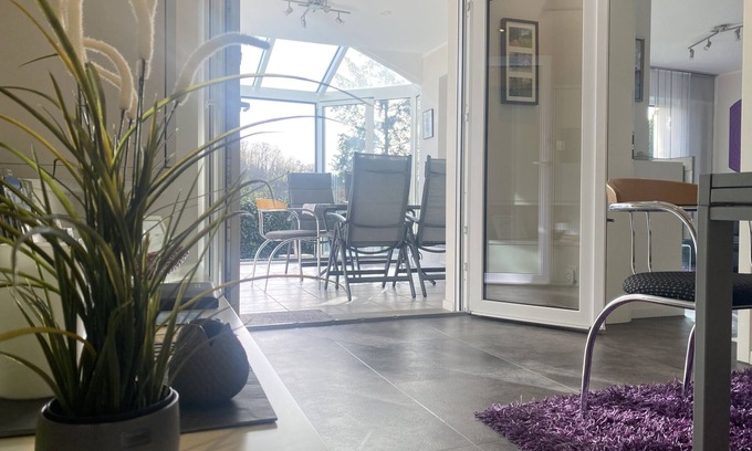 Zweifall Apartamento | Apartamento de primera clase con una hermosa vista, jardín de invierno, jardín y mucho más.