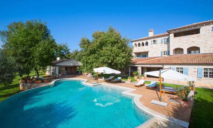 City Center Casa | VILLA DE LUJO de la clase más alta, con piscina climatizada, 1000m2 wnf, jardín de 30,000m2