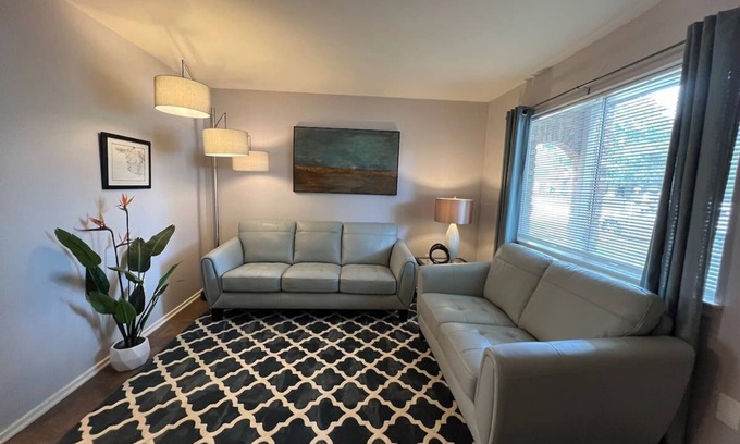 Mid City South Apartamento | First floor 1-bedroom Apt with off-street parking