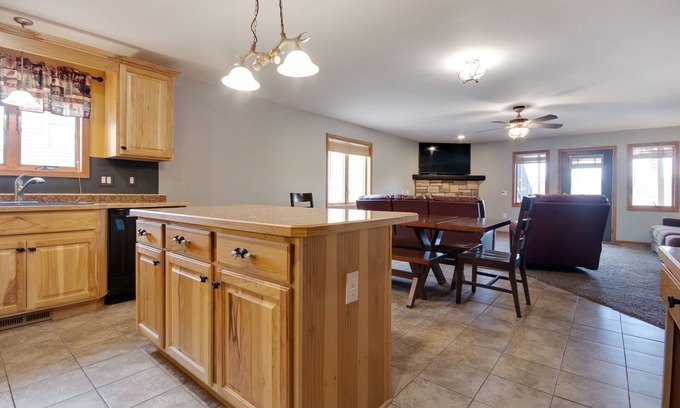 Arkdale Condominio | First Floor 3 BR Condo, Northern Bay Golf Course by RedAwning