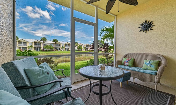 Estero Condominio | First floor Condo - Lake Views - Garage - Beautiful Villagio Community!