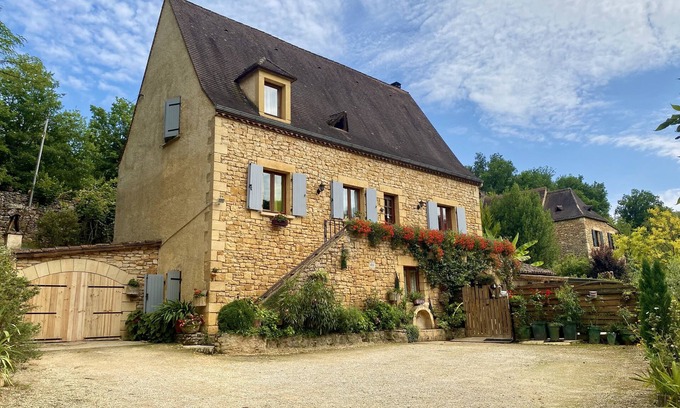 Beynac-et-Cazenac Apartamento | First floor of a stone house in Beynac
