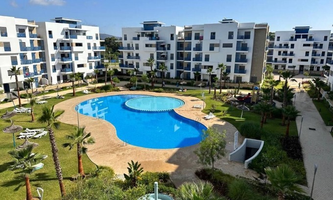 Martil Apartamento | First floor swimming pool 5 min walk to beach all amenities on site