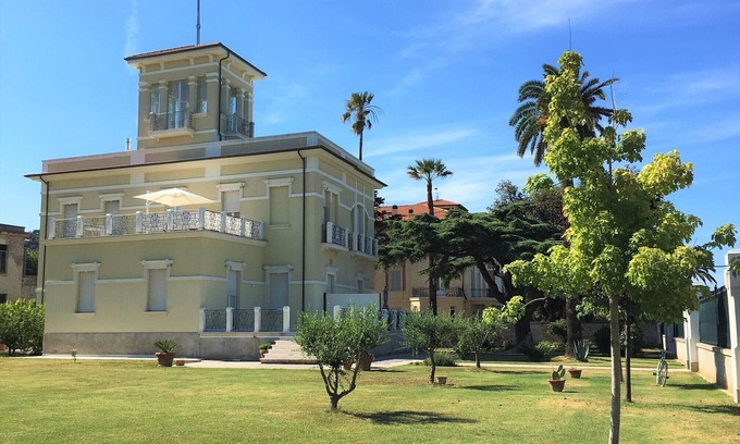 Grottammare Casa | Primera fila mar con gran jardin