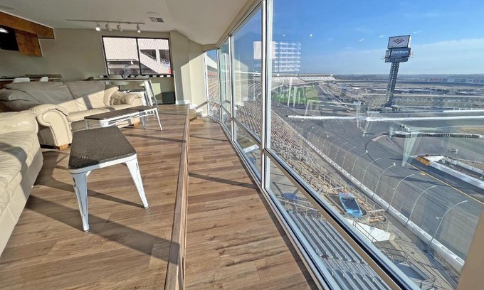 Concord Apartamento | First Turn Condo at Charlotte Motor Speedway