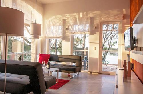 Muritz Apartamento | Fischadler - Ferienwohnung mit Terrasse, Kamin, Bootsverleih & Seezugang