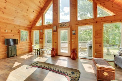 Dexter Casa | Fish and Hike Wooded Home with Deck in Dexter