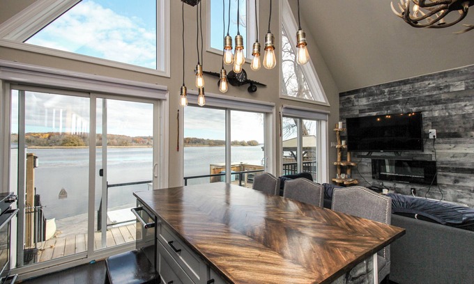 Trent Hills Cabaña | Fish and relax in a new Waterfront four-season cottage 1 hour east of Whitby!