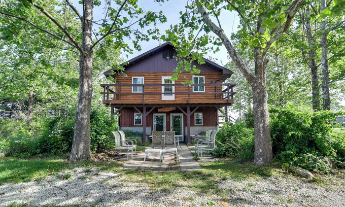 Union County Cabina | Fish, Boat & Hike: ‘The Lodge’ Remote Afton Cabin