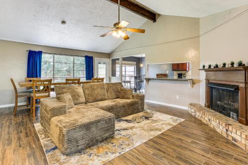 Lake Charles Casa | Fish, Golf, Explore Home 3 Mi to Prien Lake Park!