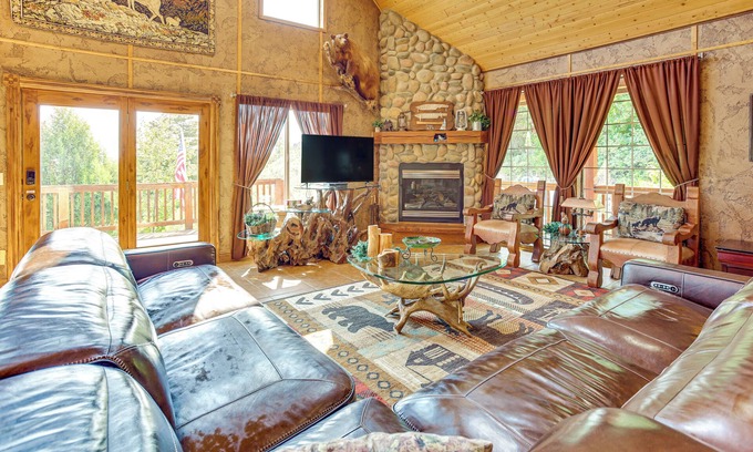 Fish Haven Cabina | Fish Haven Cabin w/ Game Room, Views + Deck!