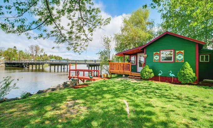 Chiloquin Cabina | Fish & Hike: Peaceful Cabin on Williamson River
