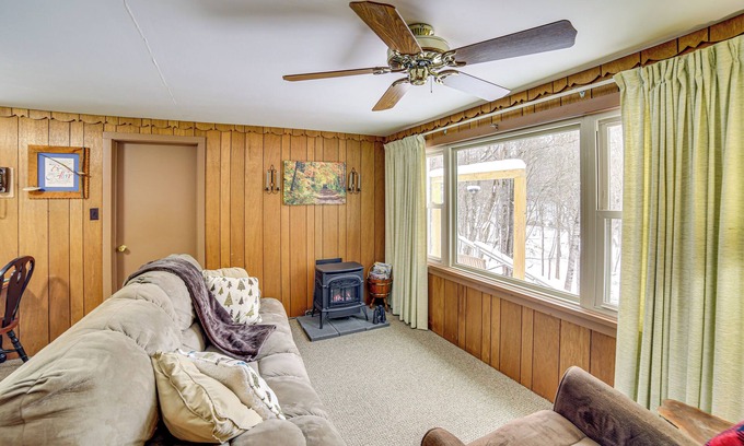 Steuben Cabina | Fish, Hike & Relax: Riverfront Manistique Cabin
