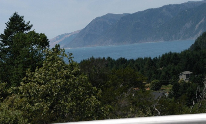 Shelter Cove Casa | Bluebird of the Lost Coast-pet friendly y north coast ocean view