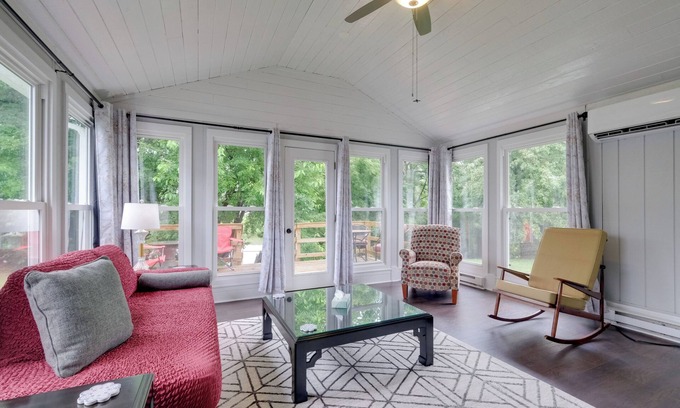 Colonial Beach Casa | Fish, Relax & Enjoy Lake Views: Colonial Beach Gem