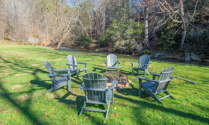 Grassy Creek Cabina | Fish, Soak, Play | River Song Retreat | Bring the Dogs!