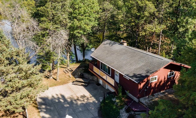 Friendship Casa | Fish Tale on Beautiful Castle Rock Lake