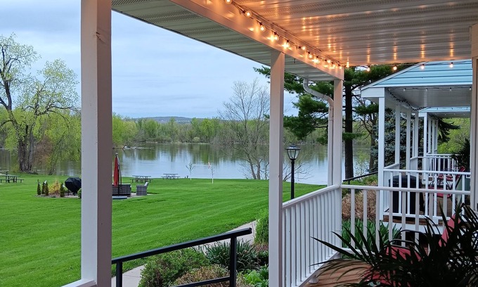 Poynette Condominio | Fisher's Flop - A Lofted Condo on the Wisconsin River