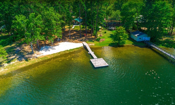 South Toledo Bend Casa | Fisher's Point Lakefront-South Toledo Bend-Hot Tub Private Beach Sleeps 6 Pets
