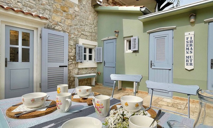 Susica Casa | Histórica casa de pescadores con patio, jardín y vista al mar.