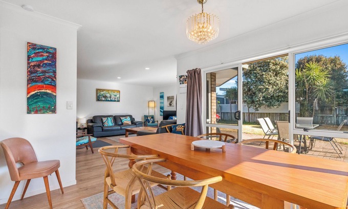Bowentown Casa | Fisherman's Friend - Bowentown Holiday Home