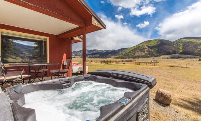 Creede Cabina | Fisherman's Paradise - Pet Friendly, Private Creek, Fireplace, Hot Tub