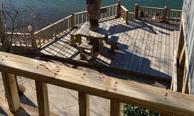 Lobelville Casa | Fisherman's River Hideaway - Private Dock & Sunsets!