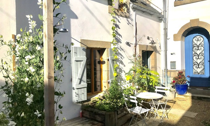 Treboul Cabaña | Fisherman’s Cottage | Your Cozy & Snug Seaside Retreat