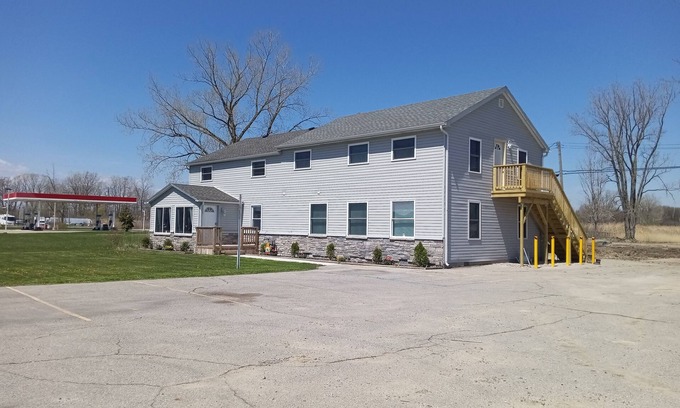 Pearl Beach Casa | Fishermen and large groups will love this spacious building! Plenty of parking!