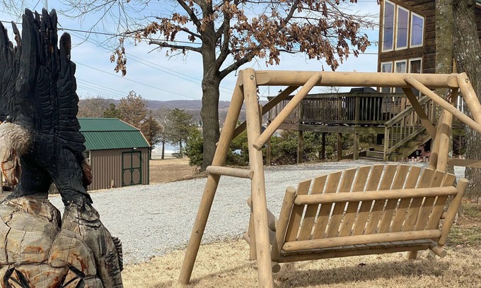 Grove Casa | FISHERMEN FAMILIES AND FRIENDS! Enjoy a fun winter retreat at the lake cabin!
