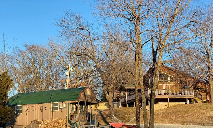 Grove Casa | FISHERMEN FRIENDS & FAMILIES! Enjoy a fun winter getaway at the lake.