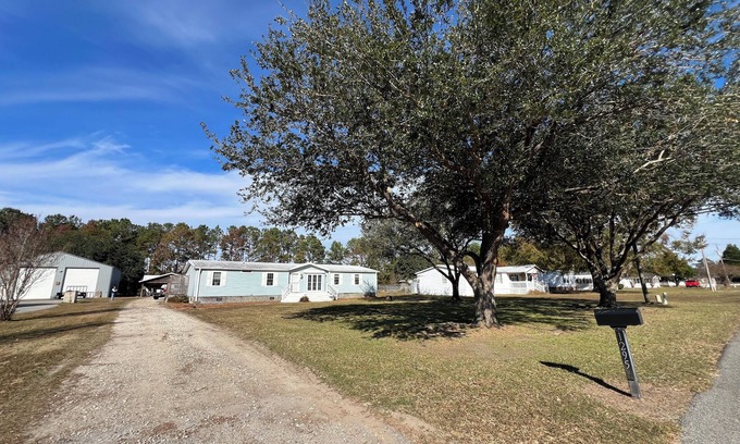 Summerton Casa | FISHERMEN-Nice 3-bedroom house with boat parking WiFi and AC in Summerton