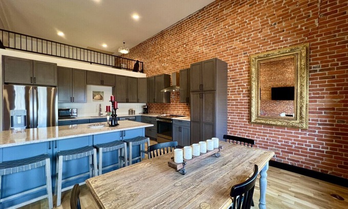 Baker City Apartamento | Fishers Loft A - New! Gorgeous! Downtown!