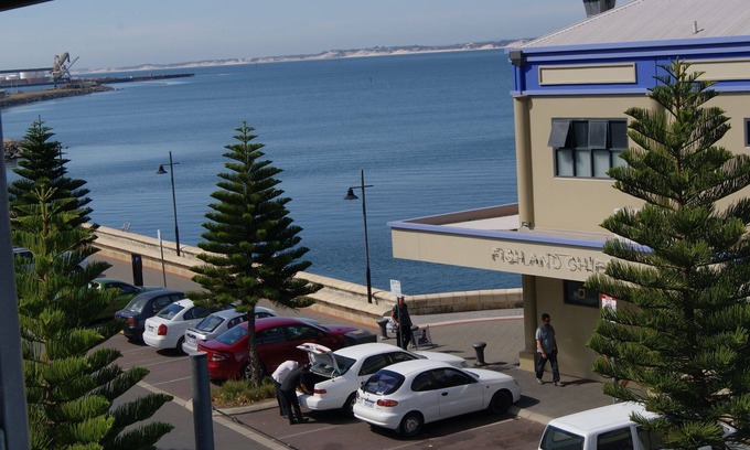 Bunbury Apartamento | Pescadores en el paseo marítimo