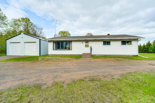 Hayward Casa | Fishers Retreat Hayward Home, Near ATV Trails!