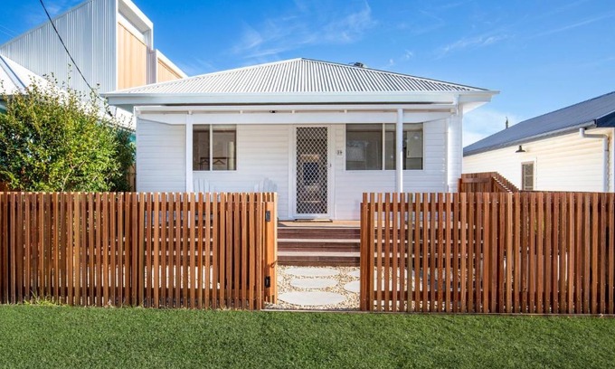 Currarong Casa | Fishery Road Cottage Pet Friendly 2 Mins Walk to Beach