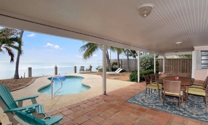 Little Venice Casa | Fishing and Family Fun paradise Oceanfront 60'ft dock 3 bed 2bath private pool