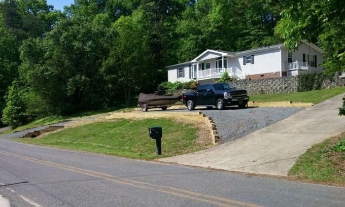New London Casa | Lake View Inicio-Pesca-Lowes Motor Speedway-NC State Zoo-Old North State Golf Cl