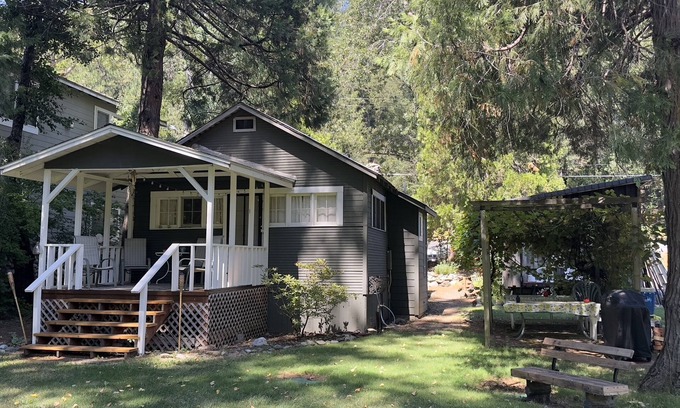 Castella Cabina | Fishing Cabin on the Upper Sacramento river.