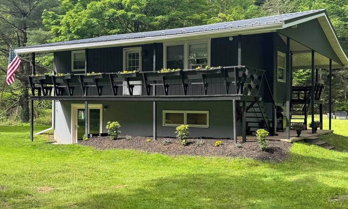 Cambra Casa | Charming retreat on Fishing Creek near Ricketts Glen & Worlds End State Parks