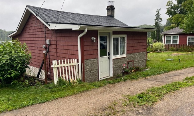 Solon Township Cabina | Fishing Shack