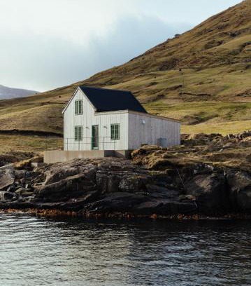 Streymoy Casa | Fiskahúsið - Waterfront Cabin - Stunning Views