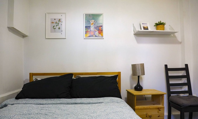 Oakwood Village Apartamento | Fitted and convenient studio with parking included near downtown core