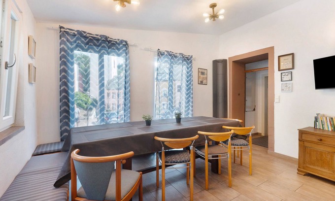 Neuerburg Casa | Alojamiento para trabajadores 'Alte Münze' con 3 dormitorios, 3 baños y aparcamiento