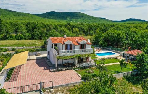 Central Dalmatia Casa | Five-Bedroom Holiday Home In Blato Na Cetini