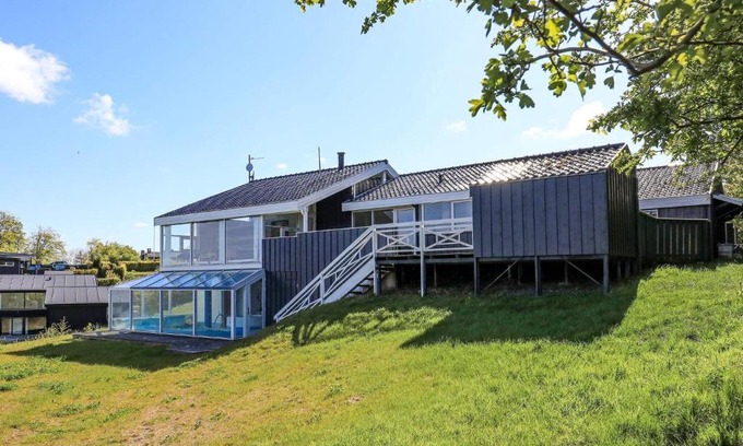 Hjarbæk Casa | Five-Bedroom Holiday home in Løgstrup